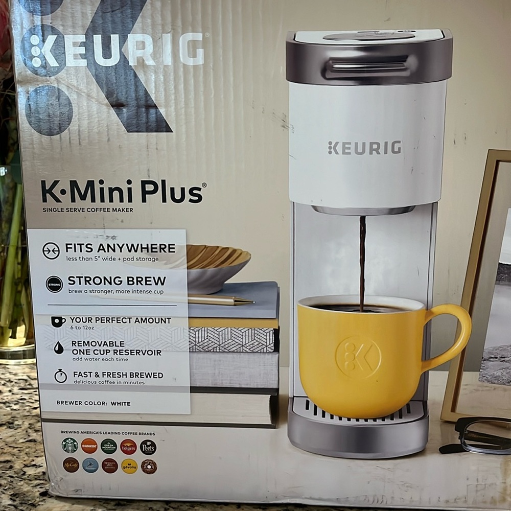 Keurig K-Mini Plus.   Single serve coffee maker with pod storage!WHITE💮